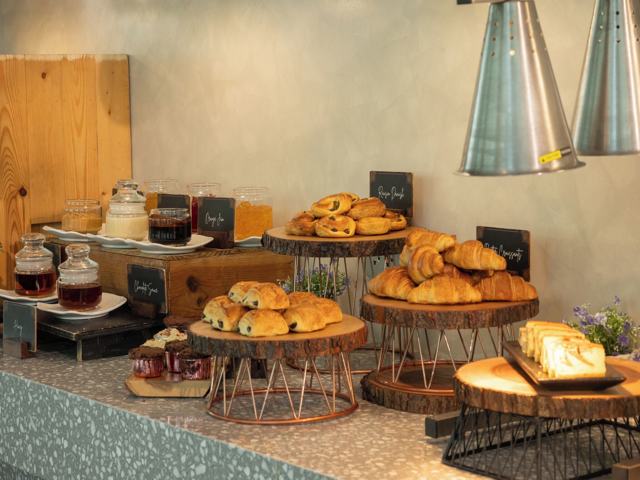 Tägliches Frühstücksbuffet gegen Gebühr