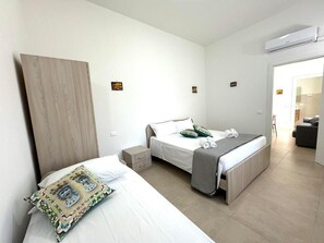 1 室のベッドルーム、アイロン / アイロン台、ベッドシーツ