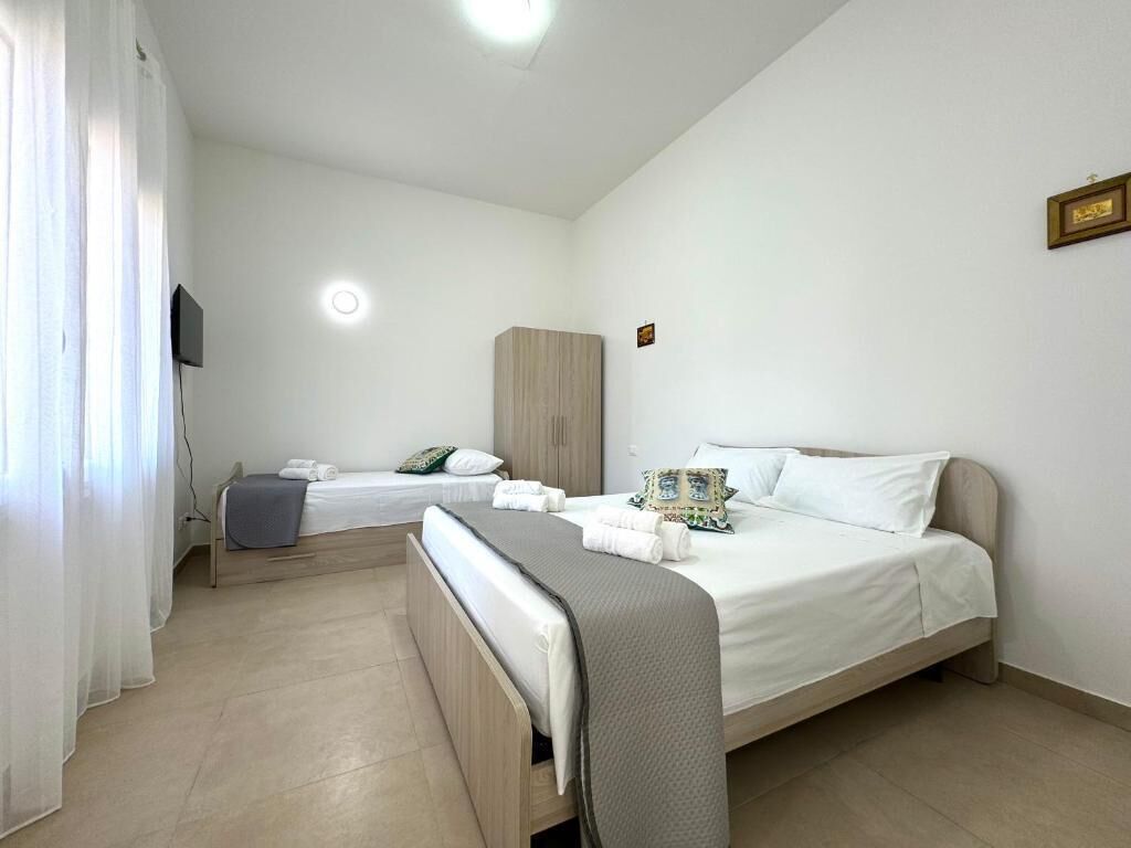 1 chambre, fer et planche à repasser, draps fournis