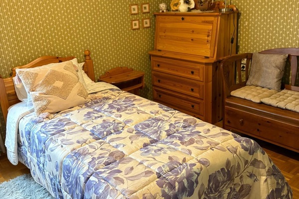 4 bedrooms, WiFi (free), bed sheets