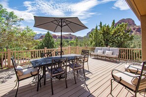 Outdoor dining - Sleeps 12. Salt Water Pool. Prime Sedona Location (Sedona)