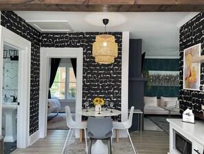 Dining - Charming 2-bedroom house in nice Atlanta with AC, WiFi (Atlanta)