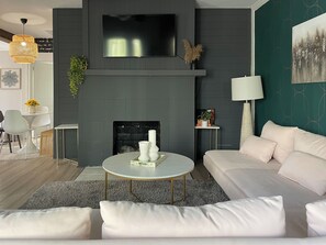 Smart TV - Charming 2-bedroom house in nice Atlanta with AC, WiFi (Atlanta)