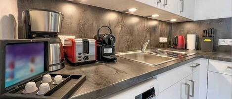 Fridge, microwave, oven, stovetop