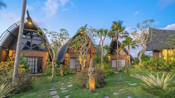 Deluxe Cottage, Patio, Garden View | Minibar, in-room safe, desk, laptop workspace