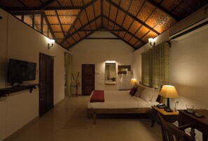 프리미엄 트리플룸 | 필로우탑 침대, 방음 설비, 무료 WiFi, 침대 시트