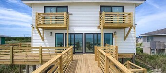 The Black Pearl - Oceanfront - North Topsail