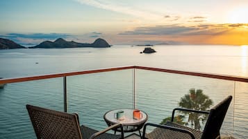 Ocean Deluxe King | Balcony view