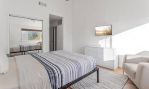 2 soverom, strykejern/-brett og wi-fi (inkludert)