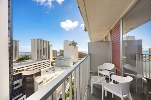 Property grounds - Middle of Waikiki- 16th Floor Studio with Free Parking (Honolulu)