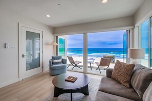 Smart TV - Ocean Front * Newly Remodeled * Luxury Condo (San Diego)