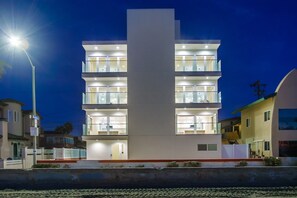 Exterior - Ocean Front * Newly Remodeled * Luxury Condo (San Diego)