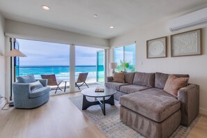 Smart TV - Ocean Front * Newly Remodeled * Luxury Condo (San Diego)