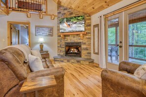 Fernseher, Kamin, Videospiele, Arbeitsbereiche