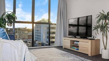 2 bedrooms, desk, iron/ironing board, WiFi