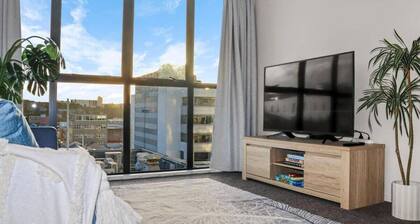 2BR Newmarket Retreat near Broadway: Zodiak Stays