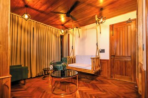 Deluxe Studio | Living area - Koro Treehouse Resort (Solan)