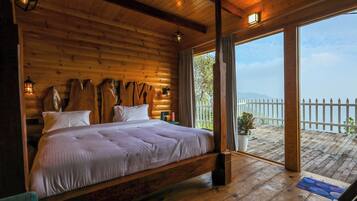 Decoración personalizada, muebles diferentes y cortinas blackout