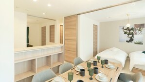 Desk, WiFi (free) - Grand Grace Zoshiki by Tranova (Tokyo)