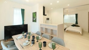 Desk, WiFi (free) - Grand Grace Zoshiki by Tranova (Tokyo)