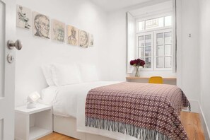 4 quartos, ferros/tábuas de passar roupa, berço de viagem, Wi-Fi