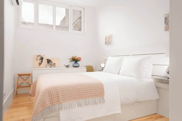 4 chambres, fer et planche à repasser, lit de bébé portatif, Wi-Fi