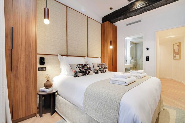 Superior Apartment | Blackout drapes, iron/ironing board, cribs/infant beds, free WiFi