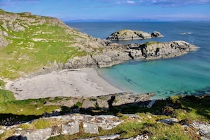 Beach - Little Cottage-village of Bunessan-sleeps4 (Isle of Mull)