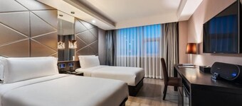Ji Hotel (Qingdao May Fourth Square MixC)