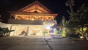A building with a sign that reads "FUN HOTEL". - Fun Hotel (Panglao Municipality)
