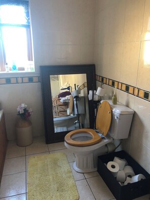 Zimmer, 3 Schlafzimmer, Raucher, Kamin | Badezimmerausstattung