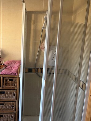 Room, 3 Bedrooms, Smoking, Fireplace | Bathroom