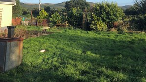 Room, 3 Bedrooms, Smoking, Fireplace | Garden - Room in Bungalow - Lovly Bright Double Room (Foxford)
