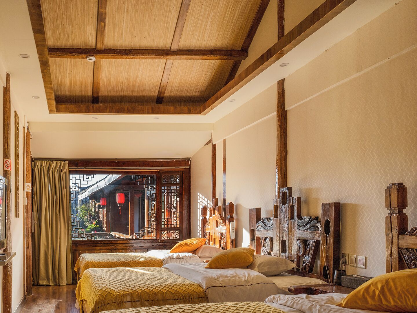 Habitación triple superior, vistas al parque | Ropa de cama de alta calidad, colchones viscoelásticos, escritorio