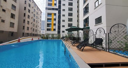 Stylish 1 bed with modern gym,WiFi in brilliant Nairobi,heated pool,king bed