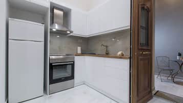 Chaleira elétrica, torradeira, cadeirão de bebê