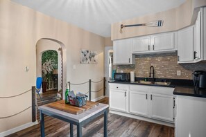 Fridge, microwave, stovetop, coffee/tea maker - Pets By The Sea | Themed | Pet-Friendly (Cleveland)