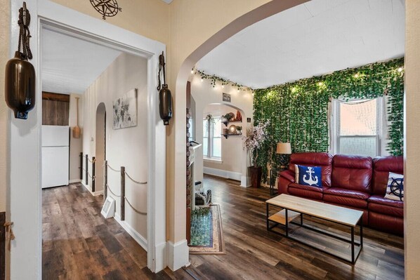 TV - Pets By The Sea | Themed | Pet-Friendly (Cleveland)