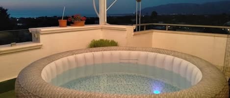 مغطس سبا خارجي