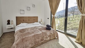 笔记本电脑工作区、免费 WiFi