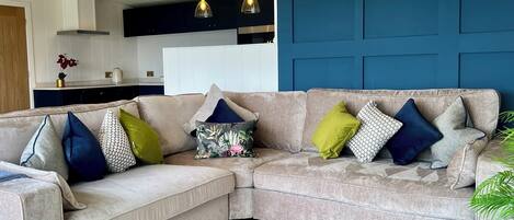 Een smart-tv en een open haard