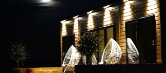 Phoenix Lodge - 2 ensuite bedrooms, lakeside view 