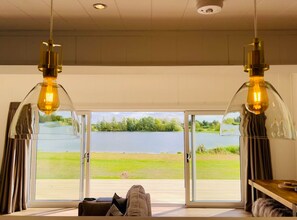 Interior - Phoenix Lodge - 2 ensuite bedrooms, lakeside view (Hawton)