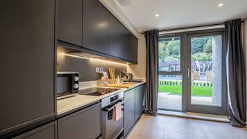 Apartment, 1 Bedroom | Private kitchen | Fridge, microwave, cookware/dishes/utensils