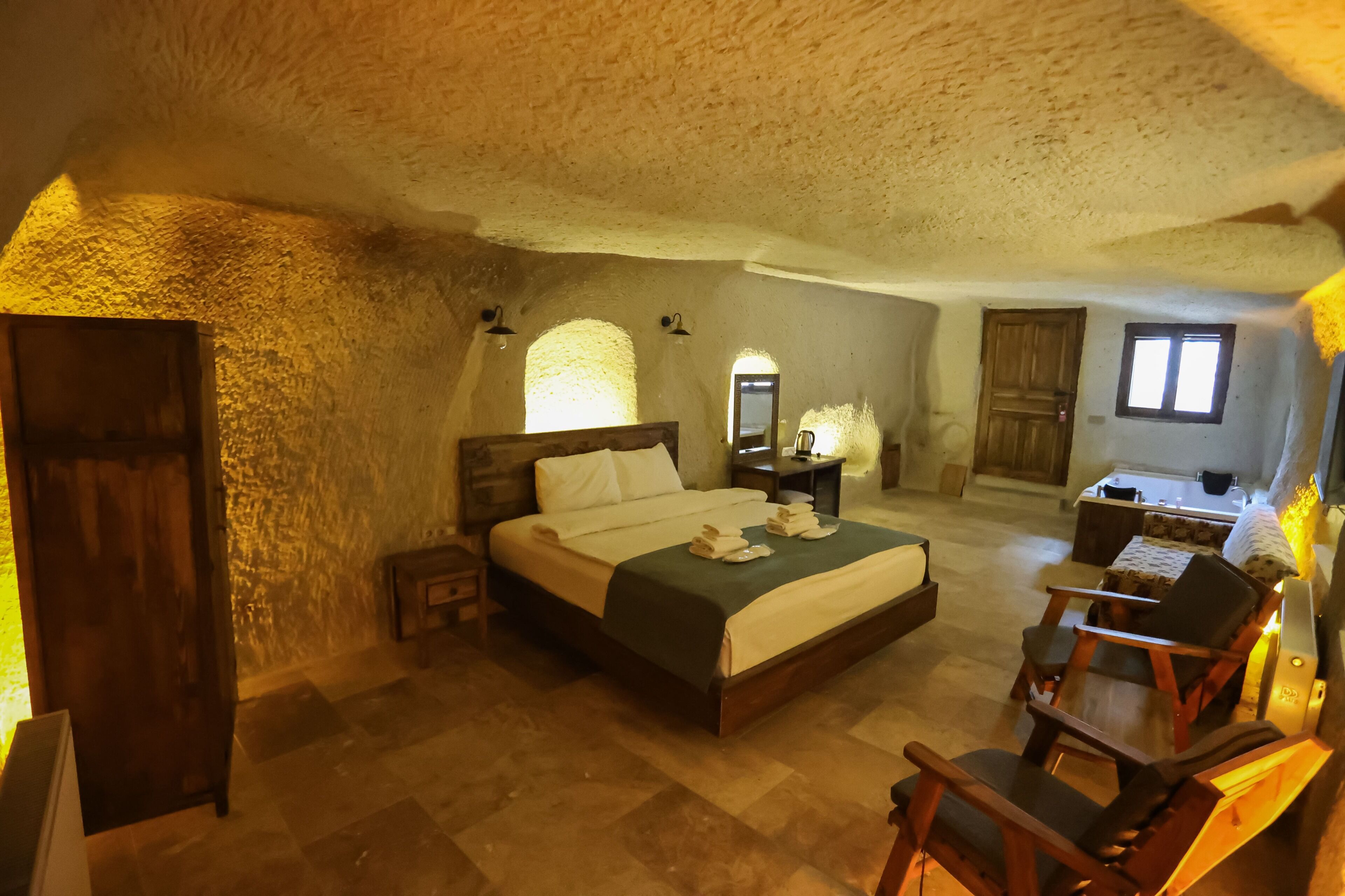 Deluxe Room | Minibar, free WiFi