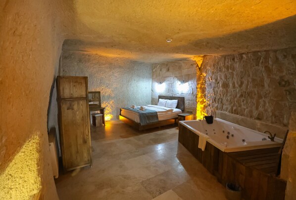 Premium Room | Premium bedding, memory foam beds, minibar, desk - Kayaharman Cave Suites (Nevsehir)