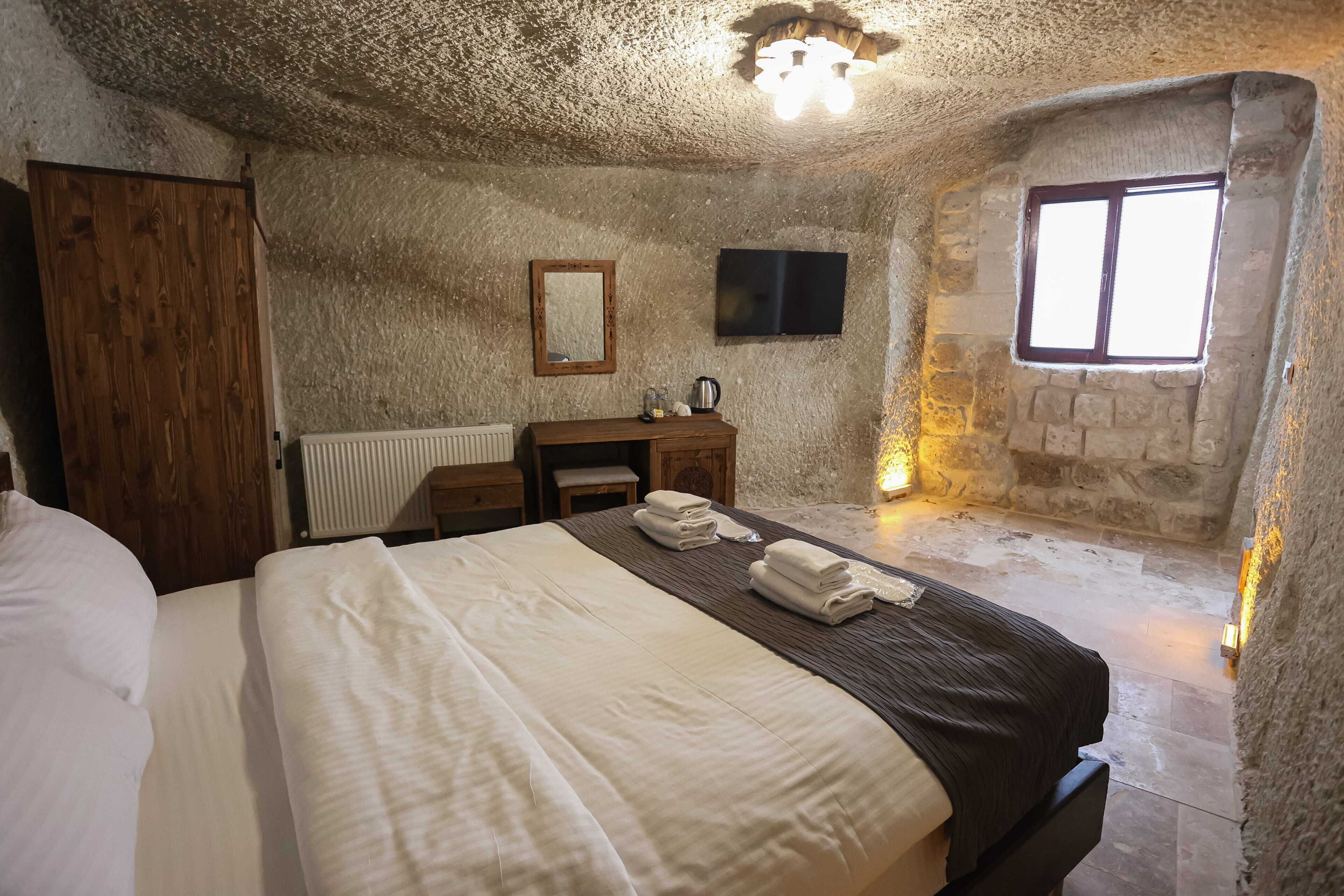 Family Double or Twin Room | Minibar, free WiFi