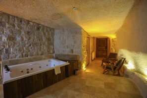 Room | Premium bedding, memory foam beds, minibar, desk - Kayaharman Cave Suites (Nevsehir)