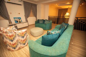 Lobby sitting area - Lily Of De Valley Residence (Kumasi)
