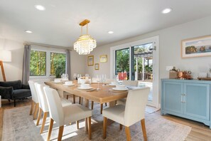 Dining - Manatee Manor by Beach Boutique Rentals (Anna Maria)